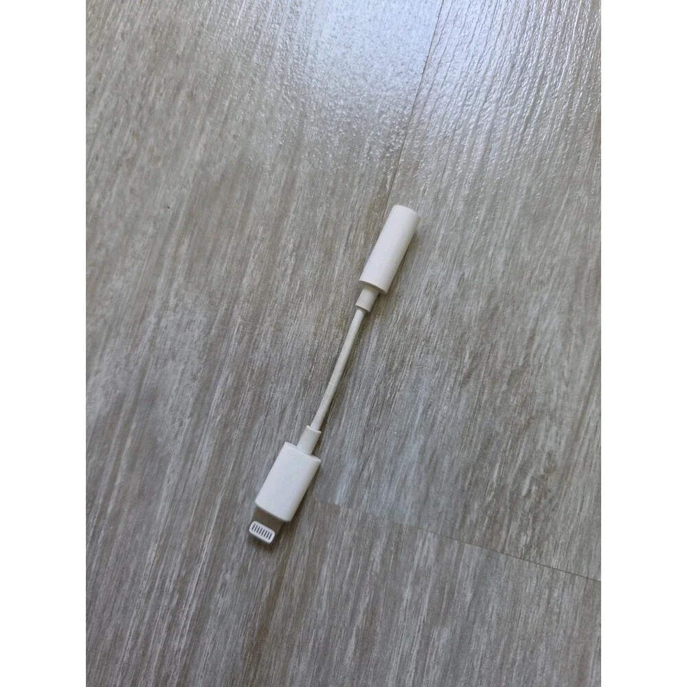 Apple Lightning to 3.5mm Headphone Jack Adapter Aux All IOS Device EUC